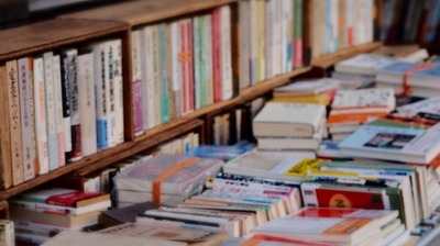 直木賞作家・今村翔吾が語る＜書店業界＞の今。「書店の利益はとにかく不安定。生々しい話ですが、私には個人保証の形でかぶっている借金が１億円くらいあります」