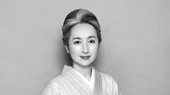 近藤サトさんが『徹子の部屋』に登場。着物の魅力を語る「40代からグレイヘアに！　白髪染めもお化粧もやめました」