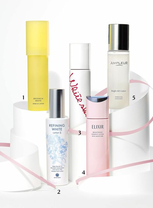 ディセンシアホワイト スパイクVC ローション〈医薬部外品〉125mL／ディセンシア、ハウス オブ ローゼ リファイニングホワイト ローション S〈医薬部外品〉 150mL／ハウス オブ ローゼ、ホワイトショット クリアスキンローション〈 医薬部外品〉 150mL／ポーラ、ブライトニング ローション しっとりタイプ ca〈 医薬部外品〉 170mL／エリクシール、ブライトAOローションN 120mL／アンプルール
