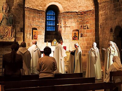 モン-サン-ミシェル　地下礼拝堂のミサ