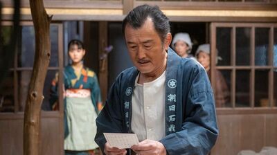 『あんぱん』<ご苦労さまでした>普段なら質問だらけなのに、グッと言葉を飲み込んだ釜爺。そこからの慟哭に視聴者「これが吉田鋼太郎の本気」「息子のみならず豪の墓石も掘ることになるのか…」