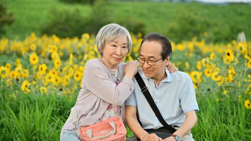 映画『お終活３　幸春！人生メモリーズ』場面写真（三田佳子さん、小日向文世さん）