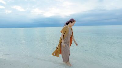 定年前に大学教授を退職、65歳で竹富島一人暮らしを始めた三砂ちづる「年間50万人超の観光客が押し寄せる330人弱の島の住人が、50年かけて守ってきた〈沖縄の原風景〉とは」