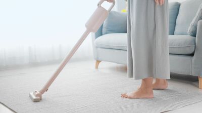 夏前にやっておきたい!カーペット・絨毯の掃除がはかどる<ゴム手袋>と<重曹>を使った掃除術
