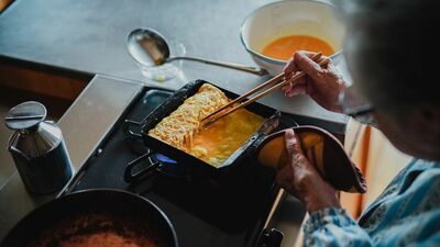 97歳料理家、タミ先生が70年かけて培った出汁巻き卵のつくり方。珍しいレシピを試すよりも、基本のおかずを自分好みにつくること