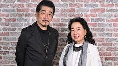 宇崎竜童×阿木燿子夫妻が『徹子の部屋』に登場「気づけばもう、50年以上も一緒に」「大学入学直後に軽音部に勧誘されて」