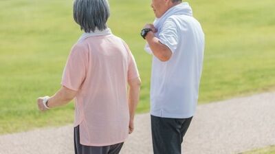 「もう年だから…」と動かないのは逆効果！整形外科医が指摘、背中と健康寿命の新常識