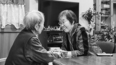 83歳のパワフル訪問看護師。看護学校教員として1000人以上の看護師を世に送り出し、60歳で故郷の山村にUターン。介護施設を次々と立ち上げて