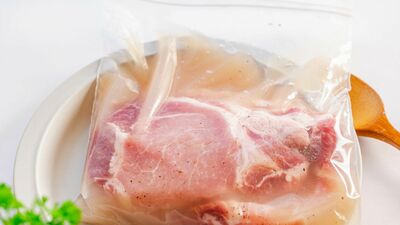 洗って再利用はアリ?チャック付きポリ袋の捨てどき事情。「食べ物を直接入れたら使い切るべき」「ただ捨てるだけじゃもったいない」