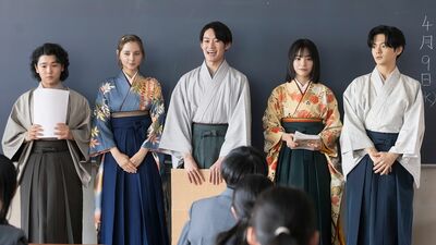 今夜の『ちはやふる－めぐり－』あらすじ。高3に進級しためぐるたちは、新入生勧誘へ。一方、顧問からコーチとなった奏は、憧れの専任読手からある誘いを受け…＜ネタバレ＞