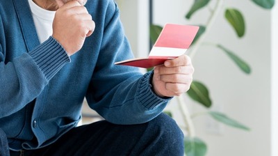 60代の6割以上が【純金融資産2000万円未満】ずっと正社員でも、退職金を2000万円以上もらえる人は限られていて…