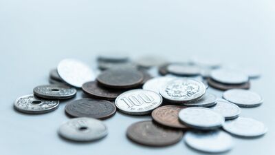 硬貨の裏表はどっち?日本人でも意外と知らないお金の裏表のルール