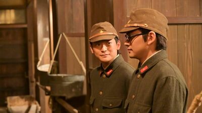 <戦争シーンに向けて1週間で5キロ落とした>『あんぱん』辛島健太郎役・高橋文哉「嵩に対する言動は全部に愛が。嵩が下を向いたとき、上を向けるよう、あごをクイッとあげるのが健太郎なのかなと」
