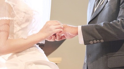 恋愛結婚が主流の今<お見合い結婚>を敬遠する人もいるが…銀座クラブママ「マッチングアプリはプロフィールが<本人任せ>なので、何が起こるかというと…」