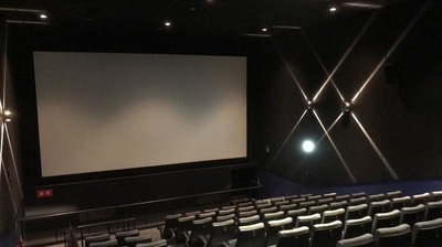 スタローンにシュワルツェネッガー。トム・クルーズ以上のスターが何人もいた<80年代>。しかし40年以上もトップの座にあり続けている人はトム以外おらず…還暦を超えても踊り、走り続けるスピードが変わらない「マドンナ」との共通点