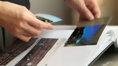 集合写真で自分の顔が隠れていた…「若い人は気配りができない」と憤る相談者に佐伯ポインティが回答。「腹の虫がおさまらないはず。そういうときに一番良いのは…」