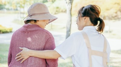 「介護を受けるのが上手な人」と「下手な人」。問題を抱えてもいつもポジティブな義母と負のオーラを放つ義父
