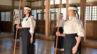 明日の『あんぱん』あらすじ。合格発表を見る勇気の出ない嵩のもとに<あの人>が現れて…そして稽古に身が入らないのぶに黒井がかけた言葉は…<ネタバレあり>