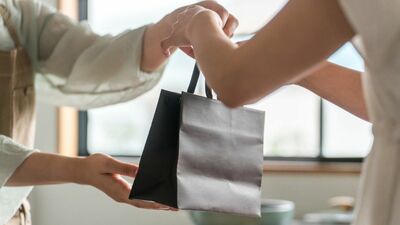 「なんでうちには買ってこないの？」義弟のお土産催促にモヤモヤ…。仕事の出張土産、親だけに渡すのは非常識？