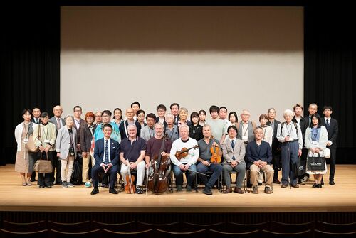 みみともコンサート2025の演奏者との記念撮影