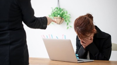 「先輩のブラックな働き方と後輩の権利主張の板挟みに」働き方改革で職場の負荷が下がったかというと…改革が進んでいる企業ほど管理職の負荷が高くなる傾向も