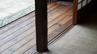 奇妙な新興宗教に入れ込んでいると噂の同級生の自宅で目撃したぞっとした光景。部屋の中で見たものに思わず絶叫して気を失うと…