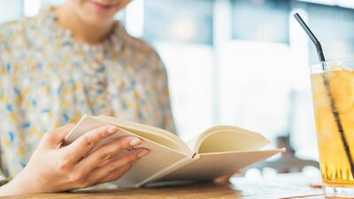 本を読みたいのに集中力が続かない人へ。精神科医が教える「一日15分の音読」が脳にいい理由